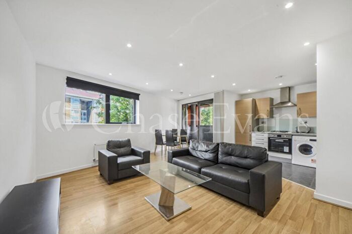 3 Bedroom Flat To Rent In Devons Road, Bow, London, E3