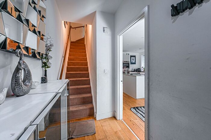 4 Bedroom Maisonette To Rent In Latimer Square, Greenwich Millennium Village, London, SE10