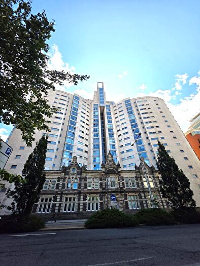 2 Bedroom Apartment To Rent In Altolusso, Bute Terrace, Cathays, Cardiff, CF10