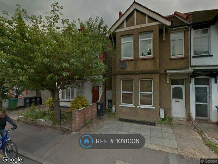 1 Bedroom Flat To Rent In Whippendell Road, Watford, WD18