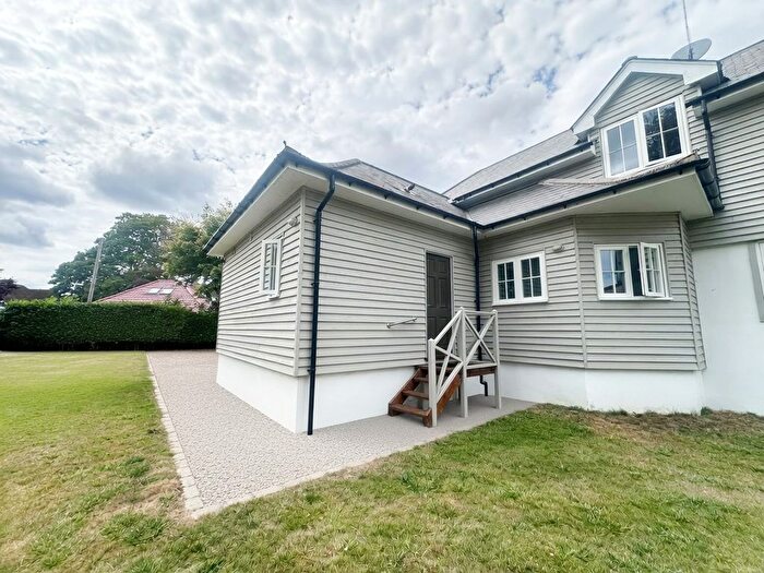 1 Bedroom Barn Conversion To Rent In Temple Gardens, Staines-Upon-Thames, TW18