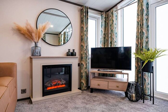 2 Bedroom Park Home For Sale In Comrie, Crieff, PH6