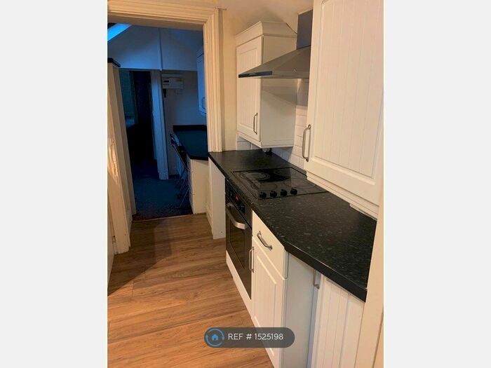 2 Bedroom Flat To Rent In Crescent Road, Windermere, LA23