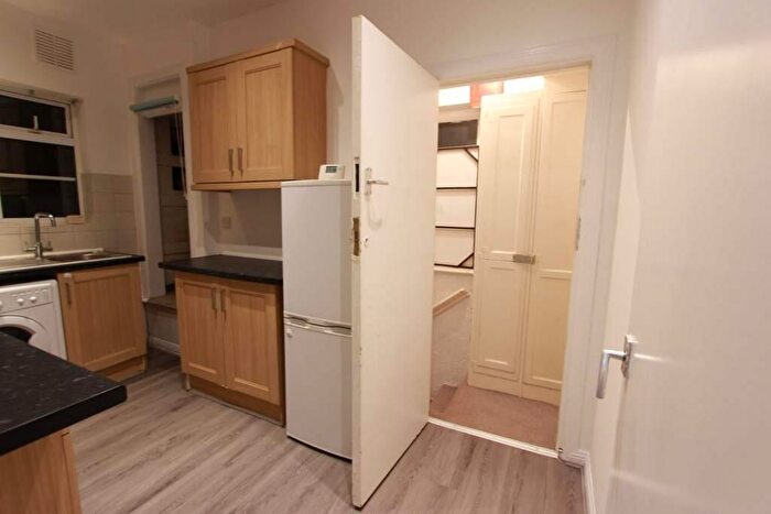 2 Bedroom Maisonette To Rent In Nether Street, London, N12