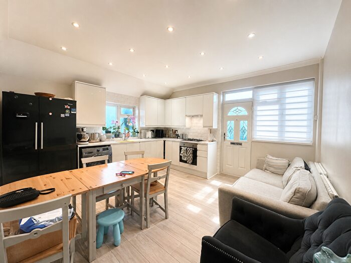4 Bedroom Maisonette For Sale In Victoria Road, Ruislip, HA4