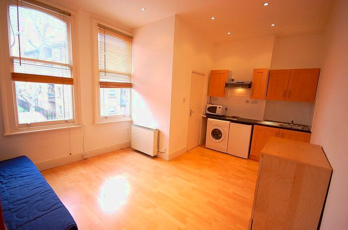 Studio To Rent In Harrow Road, London, W10
