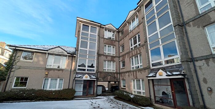2 Bedroom Flat To Rent In Charlotte Street, Aberdeen, AB25