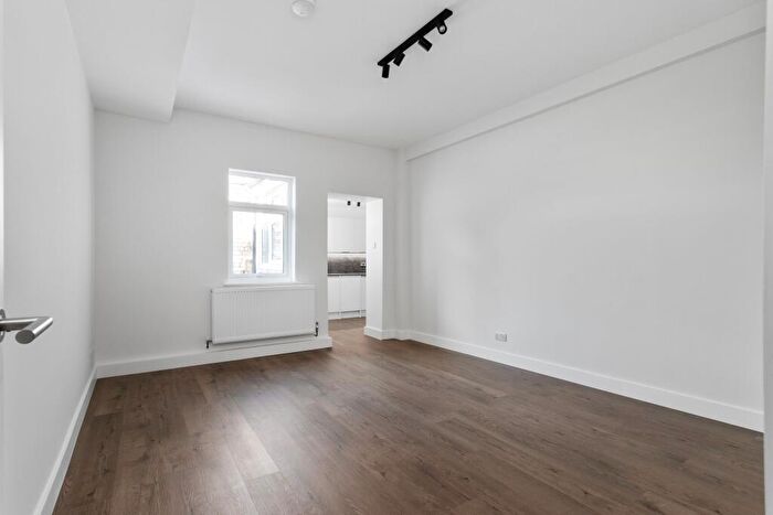 3 Bedroom Flat To Rent In Digby Works, E9