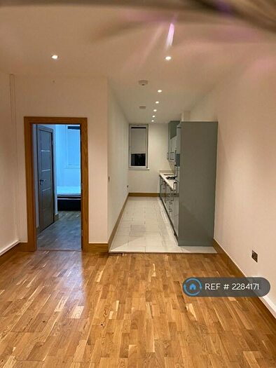 2 Bedroom Flat To Rent In Stoneham House, Croydon, CR0