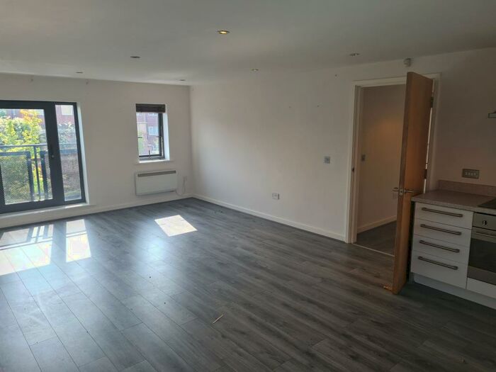 2 Bedroom Apartment To Rent In Aigburth Vale, Liverpool, L17