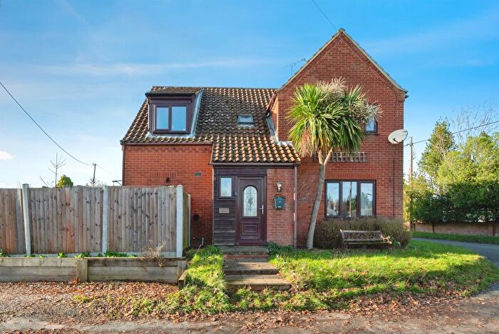 3 Bedroom Semi-Detached House For Sale In Holgate Road, North Walsham, NR28