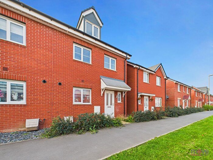 4 Bedroom Semi-Detached House To Rent In Rudloe Drive Kingsway, Quedgeley, GL2