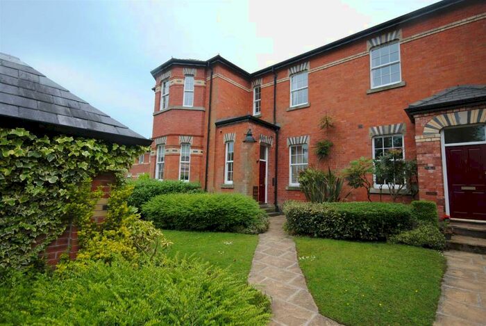 2 Bedroom Flat To Rent In Macclesfield, SK10