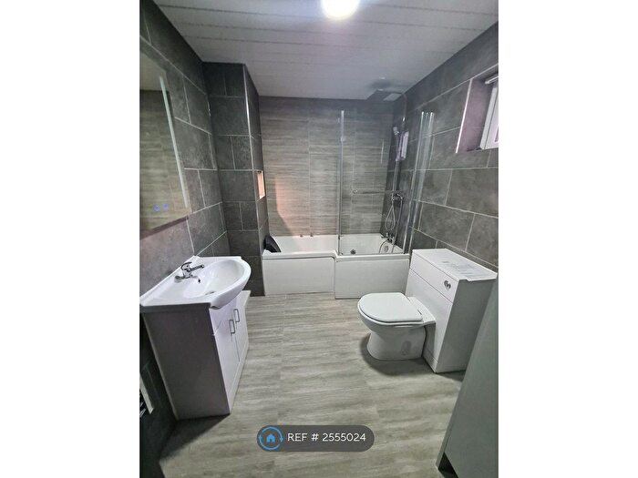 3 Bedroom Flat To Rent In Regent Street, Smethwick, B66