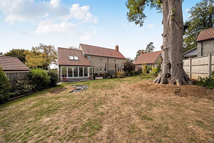 4 Bedroom Detached House For Sale In Lime Tree Close, Kingsdon, Somerton, TA11