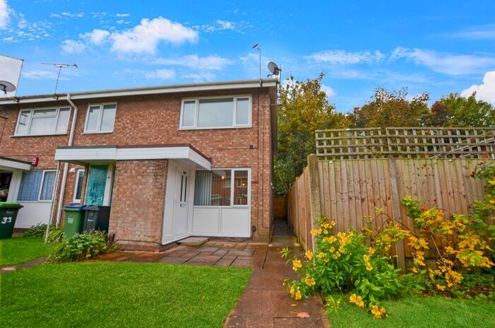 2 Bedroom Maisonette To Rent In Oakthorpe Gardens, Tividale, Oldbury, B69