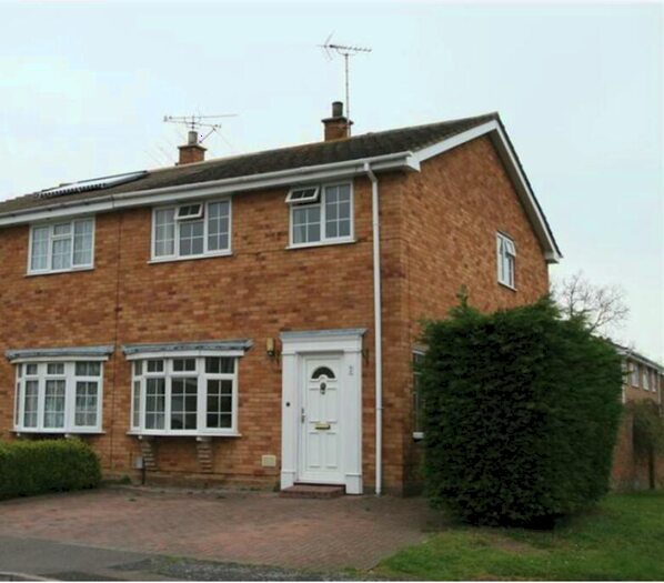 3 Bedroom Semi-Detached House To Rent In Mendip Road, Farnborough, GU14