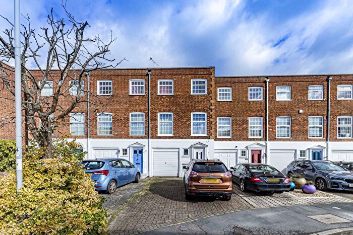4 Bedroom Terraced House To Rent In Blenheim Gardens, Kingston Upon Thames, KT2