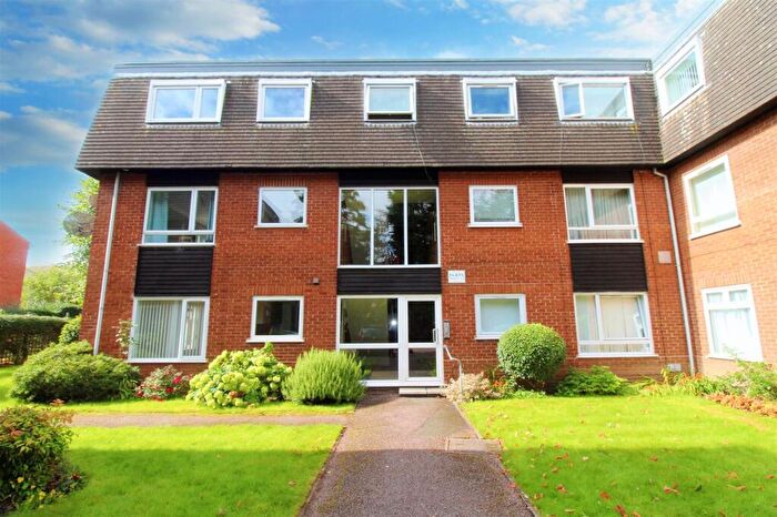 2 Bedroom Flat To Rent In Linden Court, Beeston, Nottingham, NG9