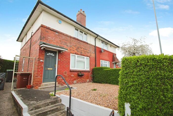 2 Bedroom Semi Detached House To Rent In Wykebeck Mount, Leeds, LS9