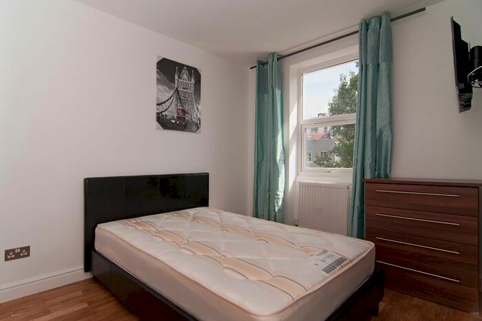 4 Bedroom Flat To Rent In Bordon Walk, London, SW15