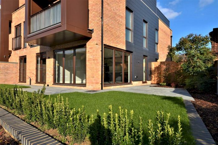 2 Bedroom Apartment To Rent In High Road, South Benfleet, Essex, SS7