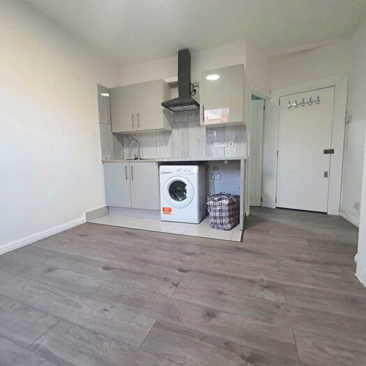 1 Bedroom Studio To Rent In Davis Road, Acton, W3