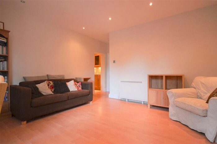 1 Bedroom Flat To Rent In Christchurch Road, Winchester, Hampshire, SO23
