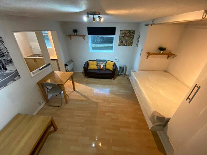 1 Bedroom Flat To Rent In Flat, Headingley Lane, Headingley, Leeds, LS6