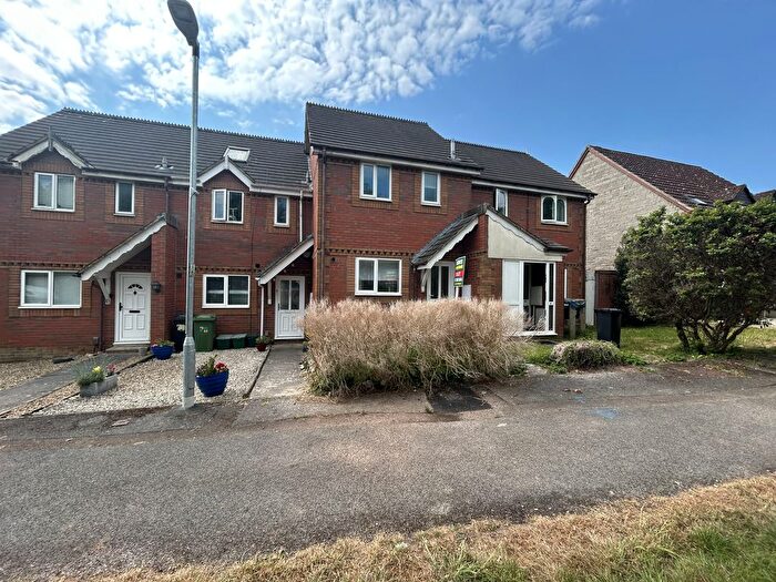2 Bedroom End Of Terrace House To Rent In Sunningdale Drive, Warmley, Bristol, BS30