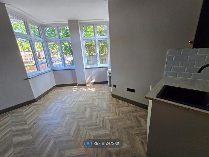 Studio To Rent In Green Lane, Shepperton, TW17