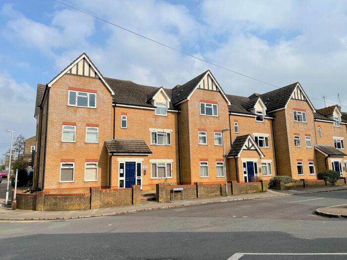 1 Bedroom Flat To Rent In Old Road, Linslade, LU7