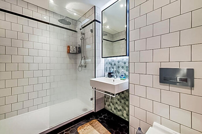 Studio For Sale In Corson House, Tower Hamlets, London, E14