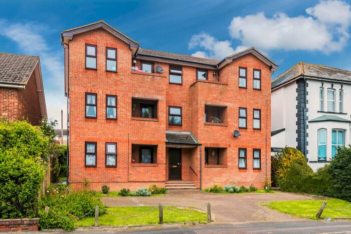 2 Bedroom Flat To Rent In Station Road, Redhill, RH1