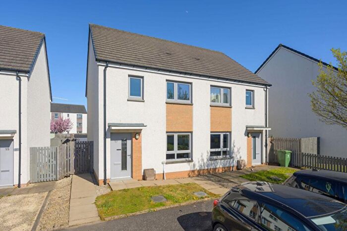 3 Bedroom Semi-Detached House For Sale In Curlers Loan, Stirling, FK8