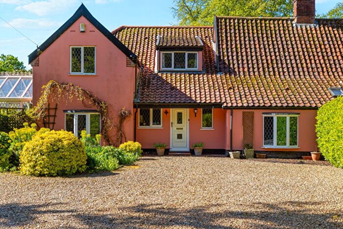 4 Bedroom Semi-Detached House For Sale In Mergate Lane, Bracon Ash, Norwich, NR14