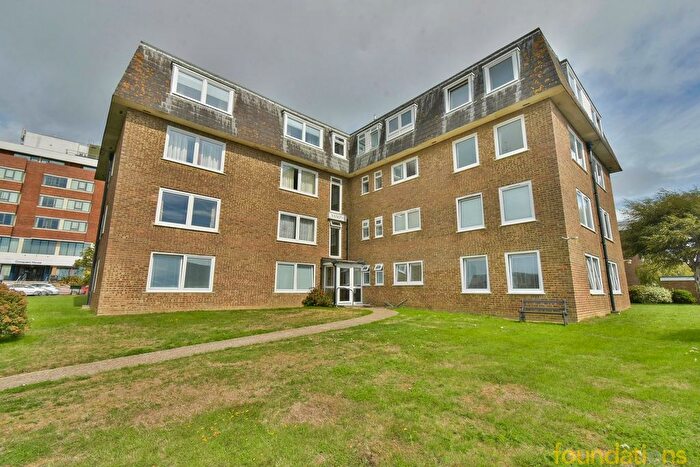 2 Bedroom Flat For Sale In Normandale, Bexhill-On-Sea, TN39