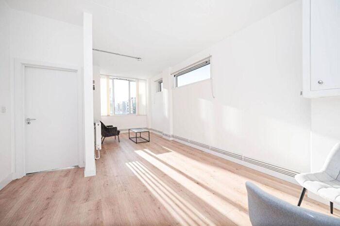 2 Bedroom Flat To Rent In Arbutus Street, , Haggerston, London, E8