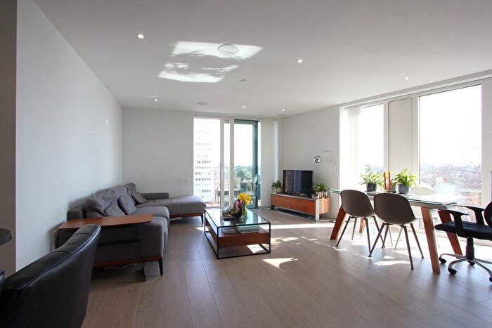 3 Bedroom Flat To Rent In Theshoreline Building, Newton Close, London, N4