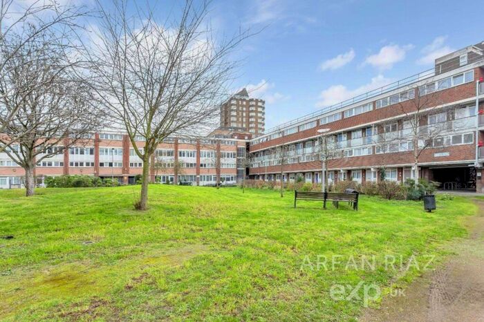 3 Bedroom Apartment To Rent In St. John's Estate, Buckland Court St. John's Estate, N1
