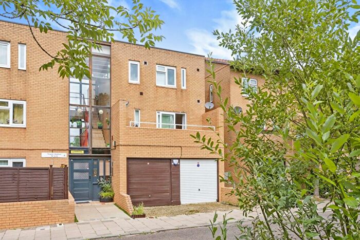 3 Bedroom House For Sale In Towan Avenue, Fishermead, Milton Keynes, MK6