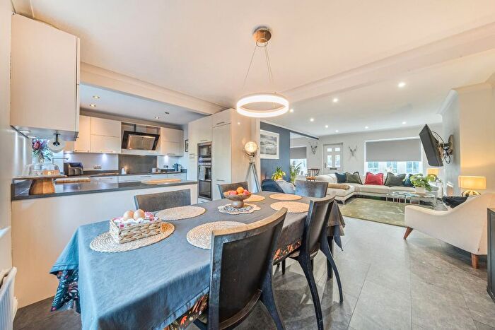 4 Bedroom Town House For Sale In Logs Hill, Chislehurst, BR7