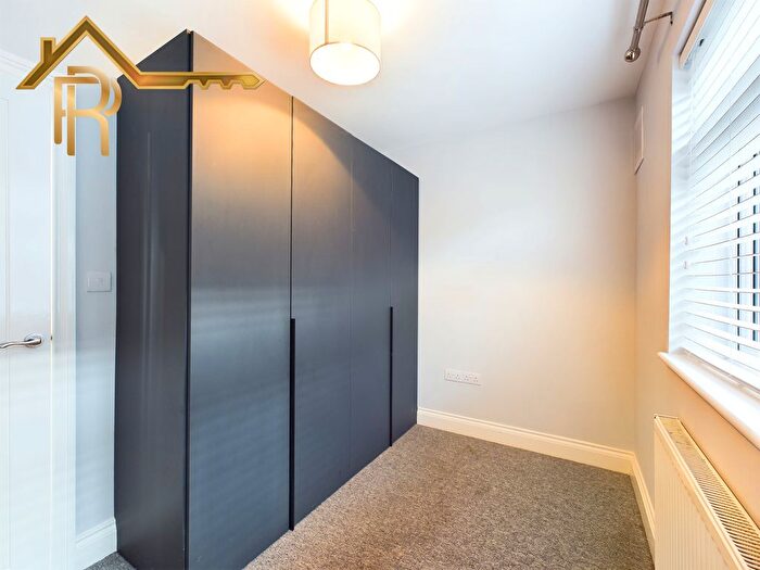 3 Bedroom Bungalow For Sale In Thorndon Avenue, West Horndon, CM13