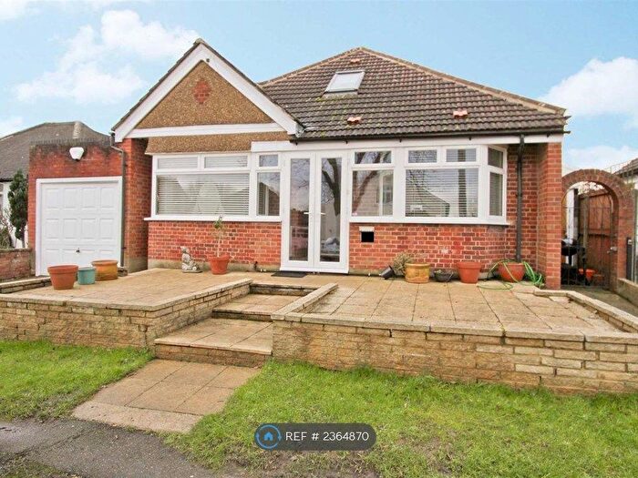 3 Bedroom Bungalow To Rent In Beech Avenue, Ruislip, HA4