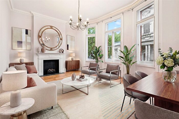 3 Bedroom Flat To Rent In Egerton Gardens, London, SW3