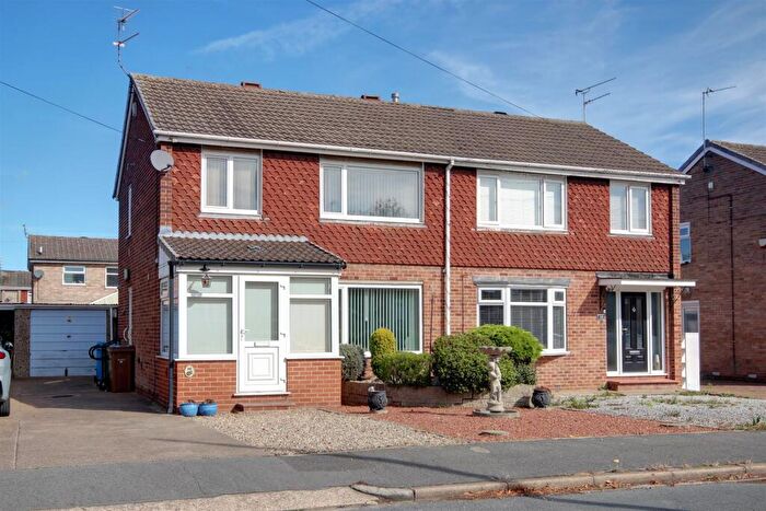 3 Bedroom Semi Detached House For Sale In Springdale Close, Willerby, Hull, HU10