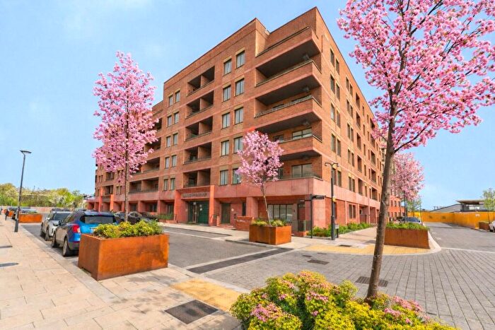 2 Bedroom Flat For Sale In Oxeye Way, London, N18