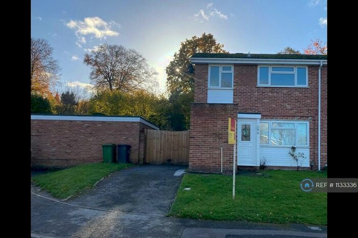 3 Bedroom Semi-Detached House To Rent In Primrose Close, Reading, RG8