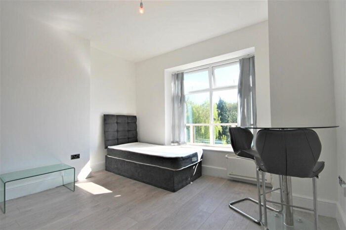 Flat To Rent In Urmston Lane, Manchester, M32