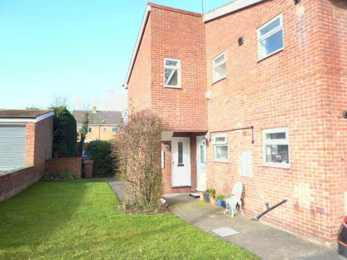 2 Bedroom Flat To Rent In Stones Mount, Cottingham, HU16